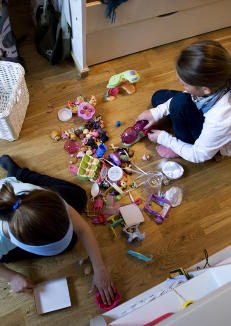 Tester avsl�rte skadelige kjemikalier p� barnerom hjemme hos politikere