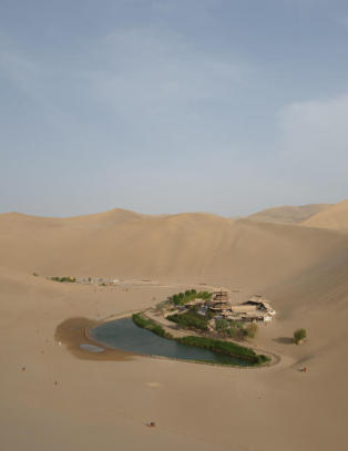 Iverksatte storstilt redningsaksjon da det 2000 �r gamle vannhullet nesten var borte