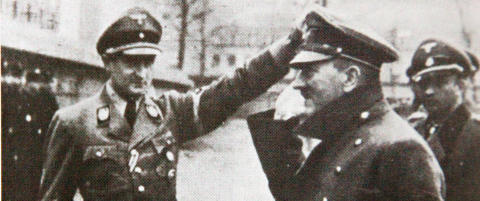 Hundre �yenvitner forteller om Hitlers siste timer