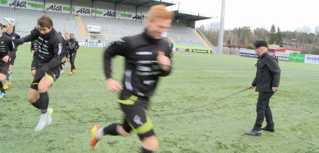 Plutselig dukket en diktator med pisk opp p� H�nefoss-trening