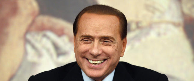 - Berlusconi fikk strippere til � kle seg ut som Obama
