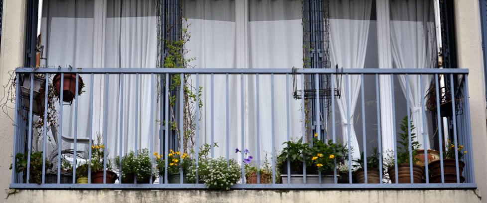 Kuttet over strupen på sine to barn på fem og ti år