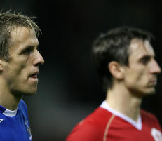 Faren til Neville-br�drene blir trolig siktet i sexsak