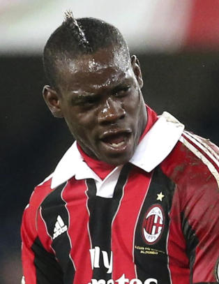 Lagkameratene m�tte holde igjen sint Balotelli