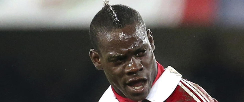 Lagkameratene m�tte holde igjen sint Balotelli