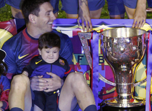 Messis s�nn brast i gr�t da Barcelona feiret gullet