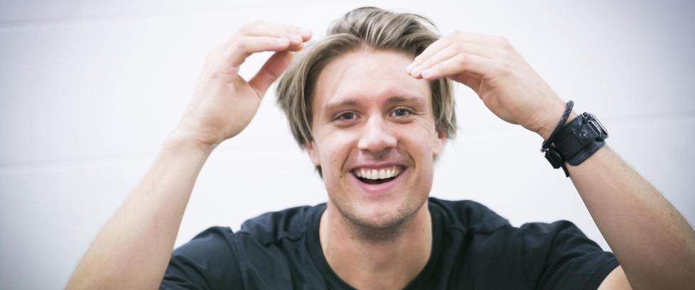 - Han er litt støl og sår
