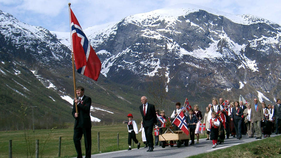 NORGES BESTE KOMMUNE? Luster i Sogn toppet k�ringen, men folk flytter fra bygdene som ble k�ret til de beste � bo i, viser Jan Arild Snoen. Foto: Scanpix
