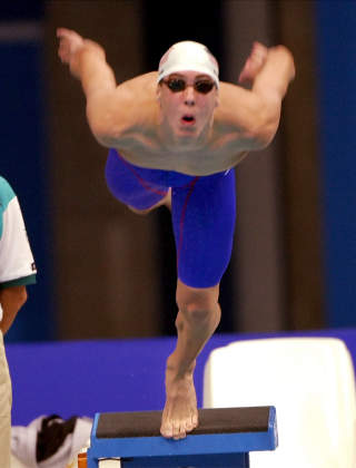 BEGYNNELSEN: 15 �r gamle Michael stupte ut i OL-bassenget i Sydney i 2000 og tok en femteplass p� 200 meter butterfly. Samme h�st ble han den yngste som noen gang har satt en verdensrekord i sv�mming.Foto: DAVID LONGSTREATH/AFP/SCANPIX