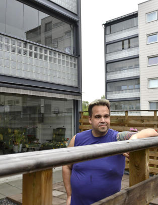 - Har ikke vært ute av landet på et halvt år