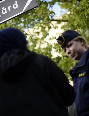 Satte fyr p� restaurant og politistasjon i Stockholm