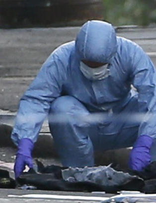 - Britiske soldater bedt om � skjule uniformen etter machete-drapet