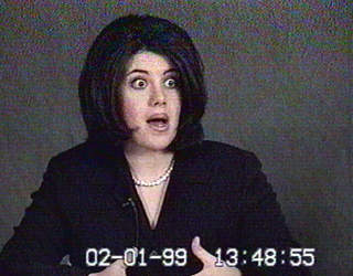 VITNET TIL SLUTT: Monica Lewinsky gikk med p� � fortelle alt, mot immunitet. Her er hun videotapet under sitt vitnem�l i riksrettssaken. Foto: Senate TV/REUTERS