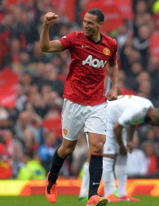 Rio Ferdinand skrev under ny kontrakt