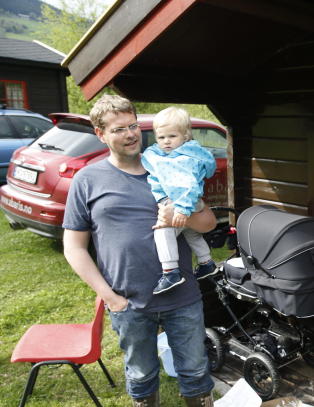 Familien rakk å evakuere sauer og kosedyr. Men alle minnene og bildene er borte