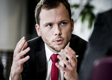 - HEY GIRL! Siv Jensen vil ikke redde kloden, det vil jeg!