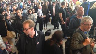 Dagbladets reporter p� Heathrow: - Kaos!