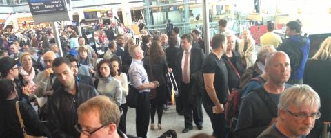 Dagbladets reporter på Heathrow: - Kaos!