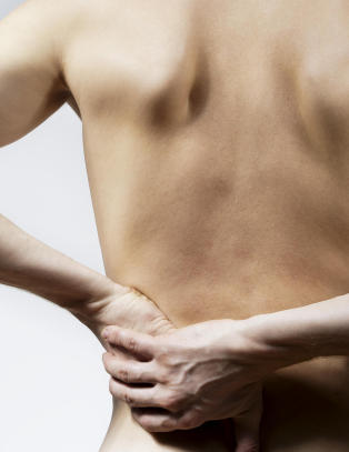 Bare �n av fem med akutte rygg- og nakkeplager opps�ker lege