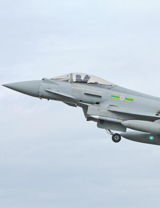 Britisk jagerfly sendt ut for � �eskortere passasjerfly�