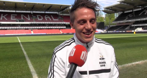 Plutselig sier Nicki Bille: - Jeg har s� fin mage