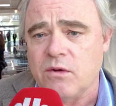 - Tar han staten til rettssalen f�r han stor oppmerksomhet