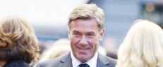 Stein Erik Hagen lar de bl� bade i pengebingen