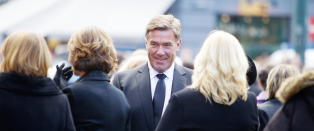 Stein Erik Hagen lar de bl� bade i pengebingen