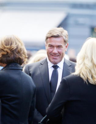 Stein Erik Hagen lar de bl� bade i pengebingen