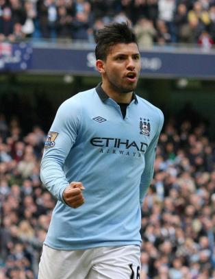 Ag�ero forlenget med City