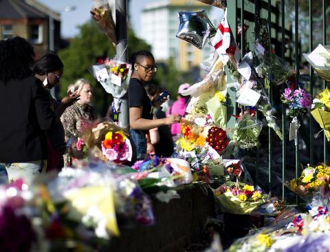 Flere p�gripelser etter soldatdrap i London