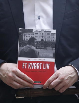 Hva er det som gj�r at vi i v�re dager ikke vil ha ofre, men helter?
