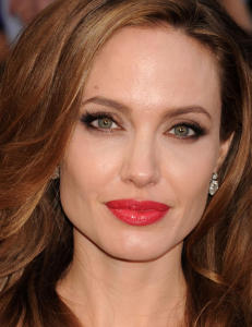 Angelina Jolies tante døde av brystkreft