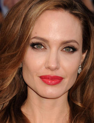 Angelina Jolies tante døde av brystkreft