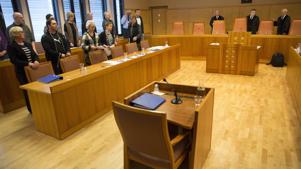 straff munnknullet av tre menn. straff munnknullet av tre menn.
