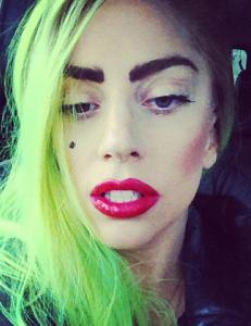 Beskylder Lady Gaga for å utnytte sin egen fanskare
