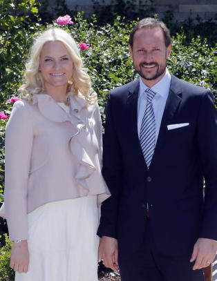Derfor m� kronprins Haakon g� alene i Madeleines bryllupsfest