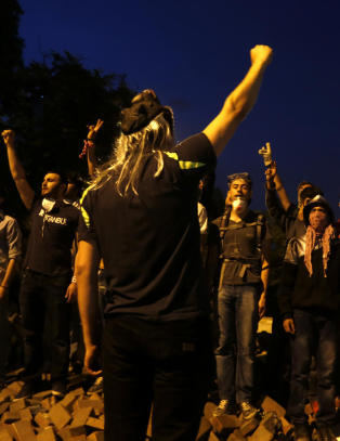 Fortsatt tåregass mot demonstrantene i Tyrkia