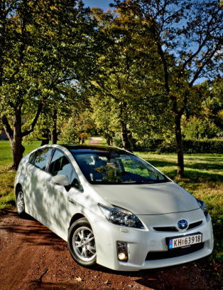 Toyota tilbakekaller 242 000 hybridbiler