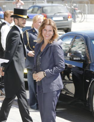 Her ankommer prinsesse Märtha Louise og Ari Behn Stockholm