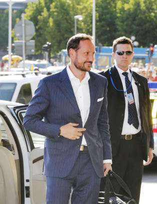 Ellevill jubel da kronprins Haakon ankom til festen