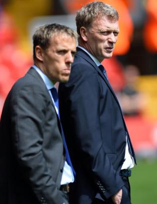 Phil Neville legger opp offisielt