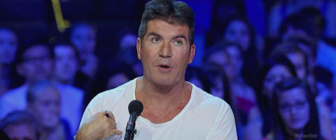 Kastet egg p� Simon Cowell p� direktesendt TV