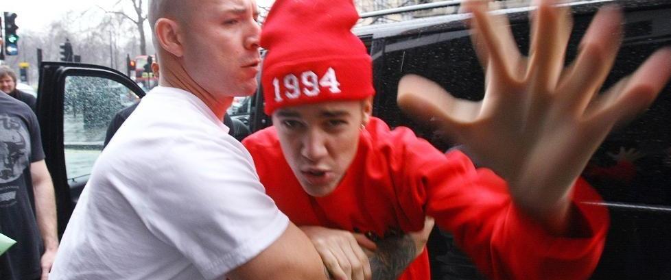 Biebers bodyguard anmeldes for å ha truet fotograf med pistol