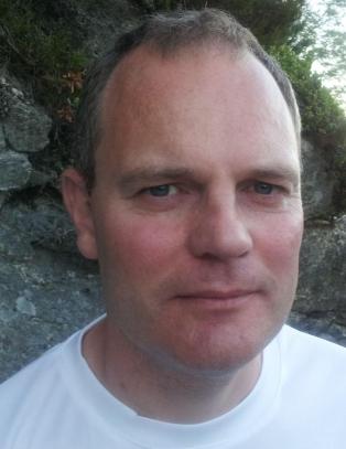 Mennesker brettes som papir i Knut Olavs vinnerdikt