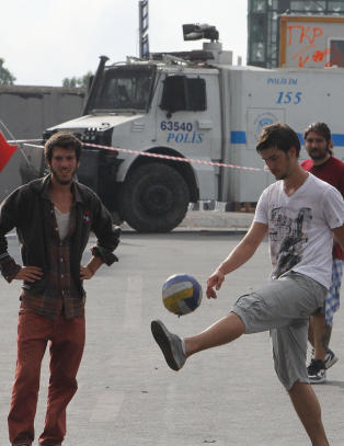 Allsang og optimisme overtar i Istanbul