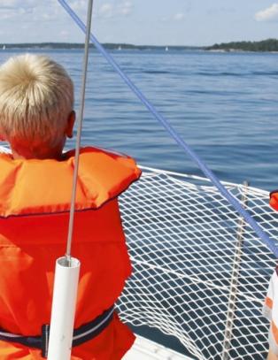 - Munnen havner under vannflaten