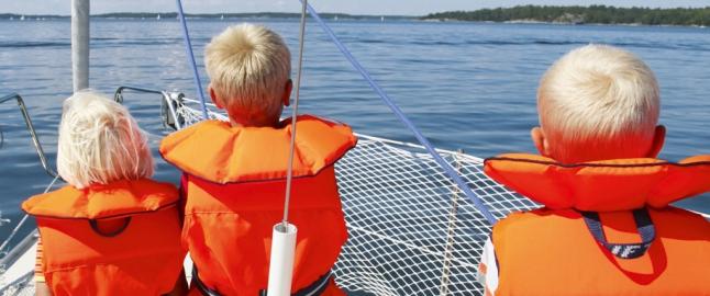 - Munnen havner under vannflaten