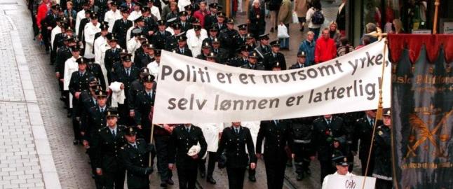 Politiet er  stengt, frav�rende og kostbart
