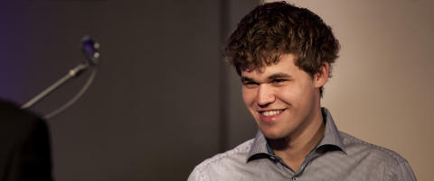 Carlsen knuste Anand i siste møte før VM-kampen